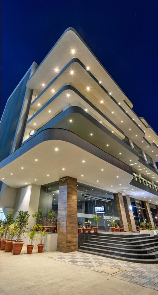 Afc Hotel אינדורה מראה חיצוני תמונה